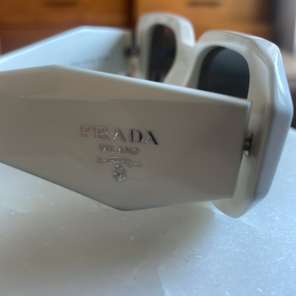 PRADA PR 17WS White Rectangle Sunglasses - Picture 5 of 11